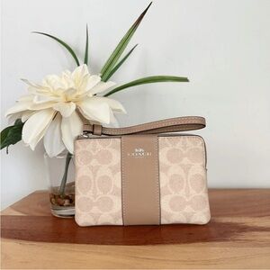 Coach Beige and chalk Wristlet Clutch nwt